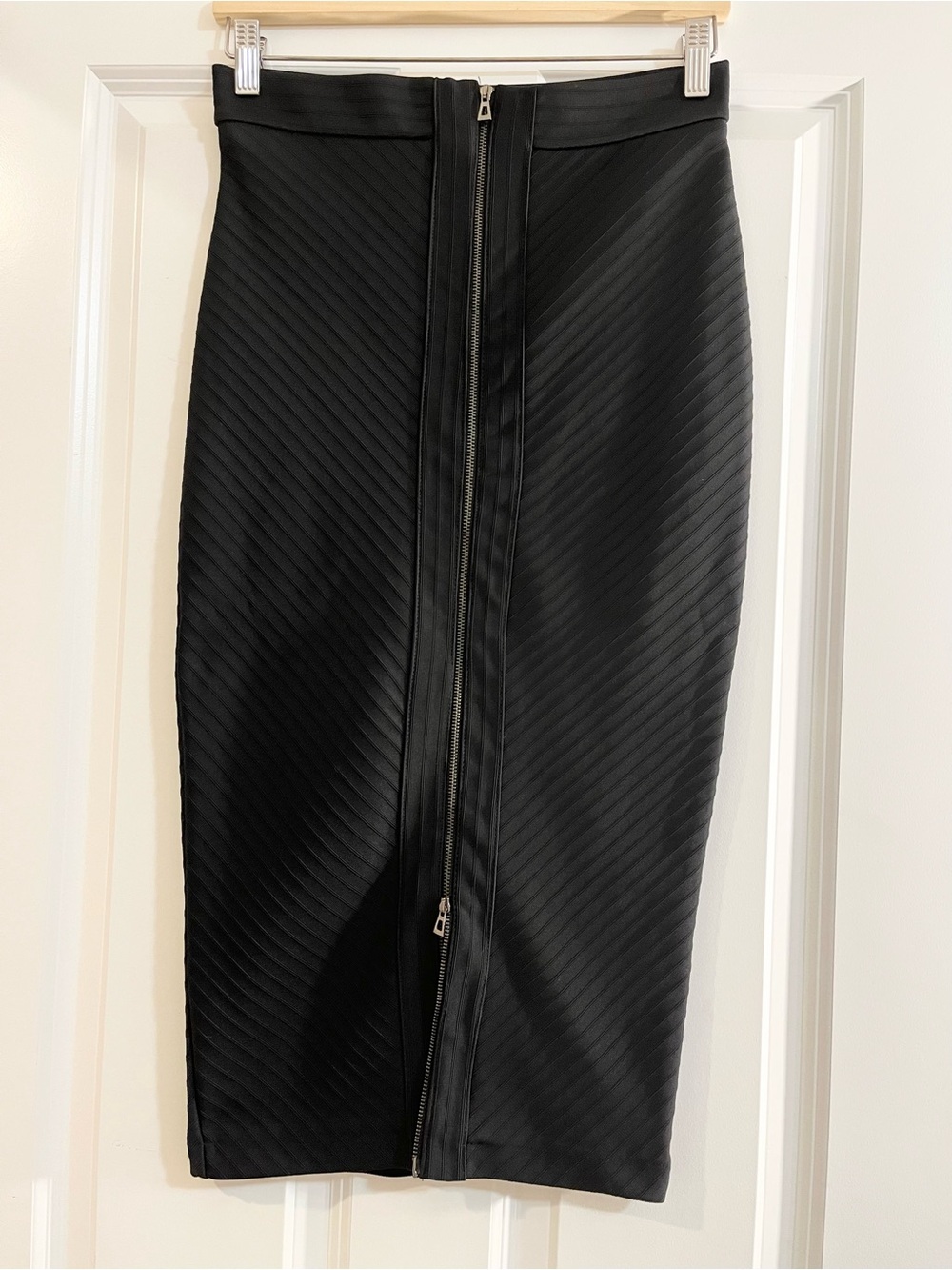 Zara Black Ribbed Zip-Front Women’s Pencil Skirt